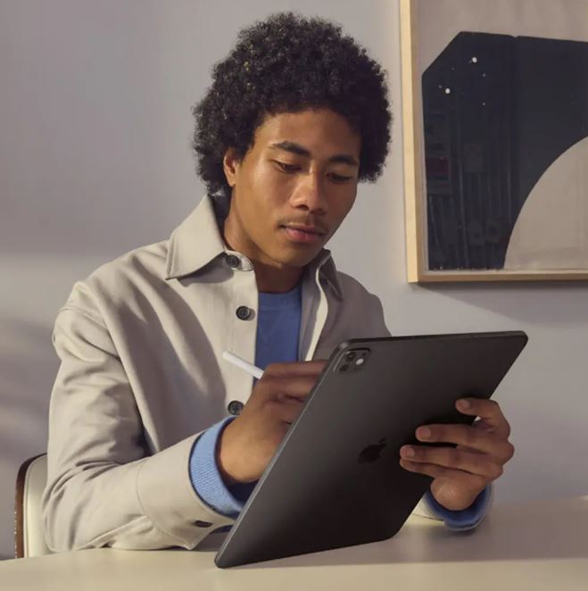 13-inch iPad Pro M5 Wi‑Fi + Cellular 256GB standard glass Space